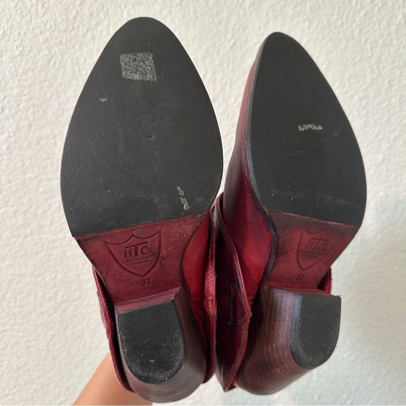 HTC Hollywood Trading Company Folded Cowboy Ankle Boots in Burgundy Sz 37 / 7 US - Picture 7 of 15